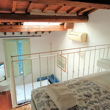 Camilla - Sweet Dreams In Apartment Florence