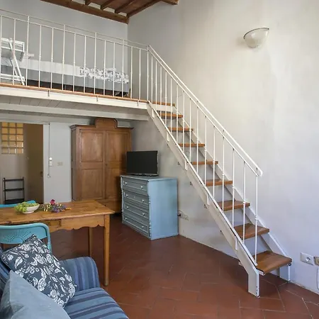 Camilla - Sweet Dreams In Apartment Florence